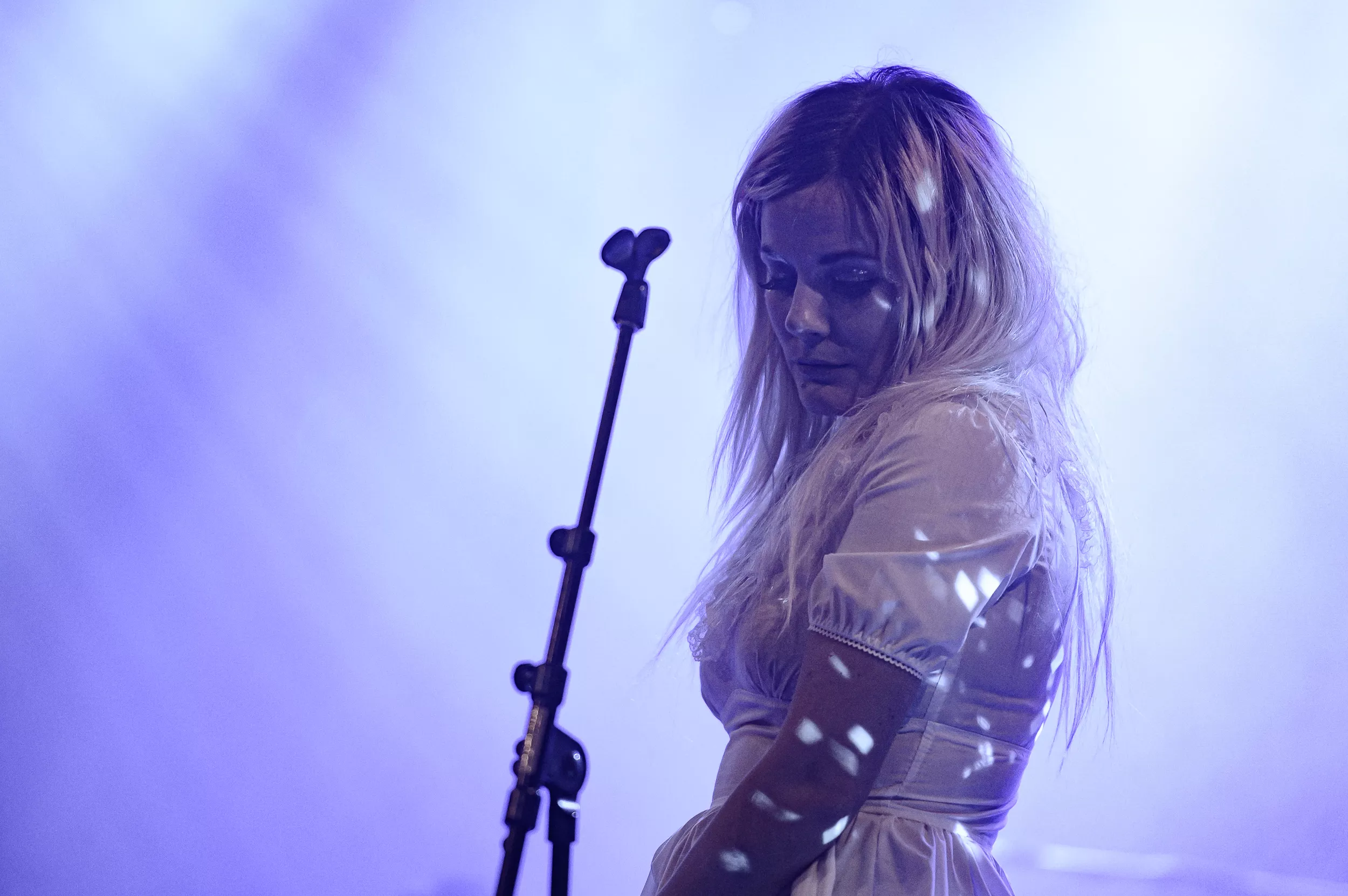 Maja Francis ger ut debutalbum på kassett – och släpper ny singel
