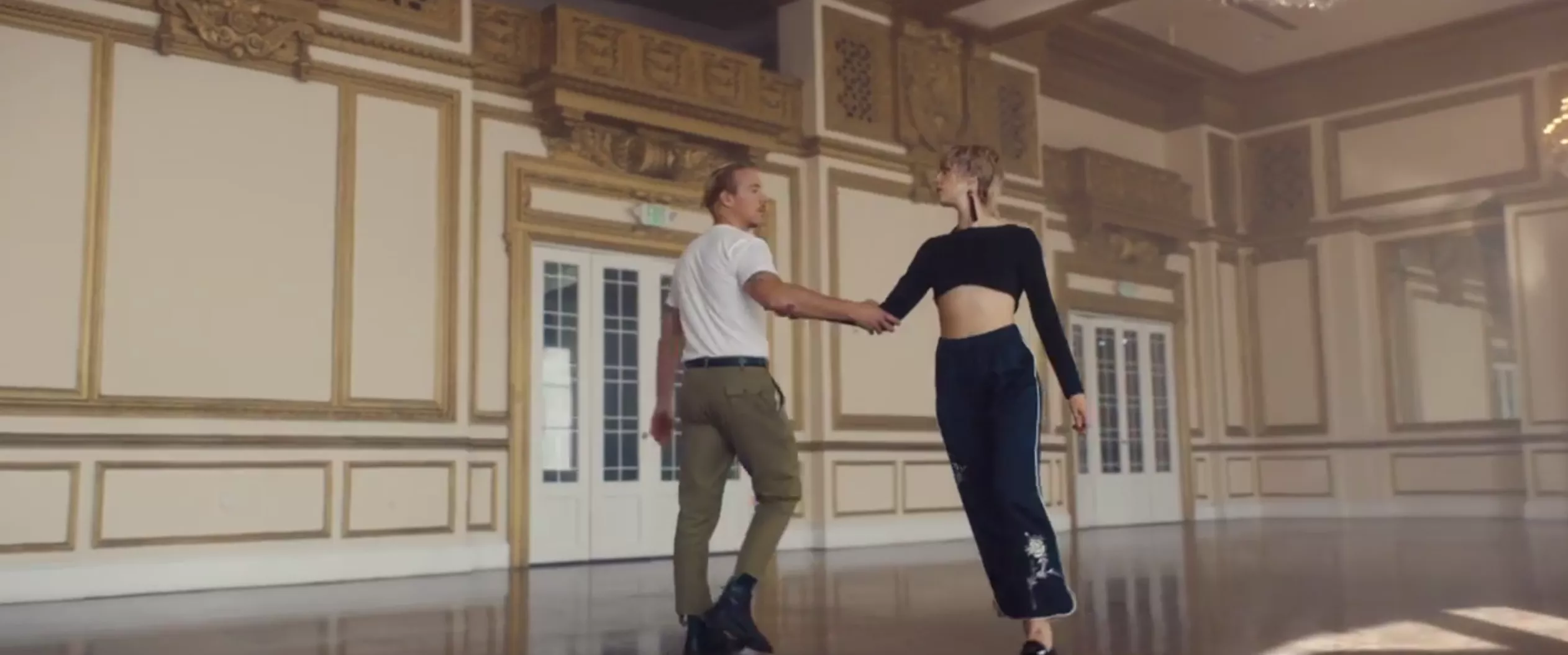 VIDEO: MØ og Diplo er vilde med dans