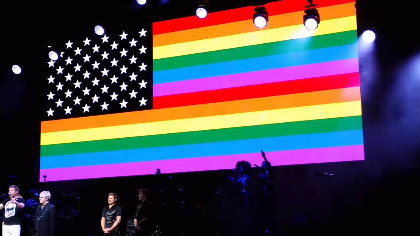 Popikoner tog afstand fra LGBT-lov under koncert i North Carolina