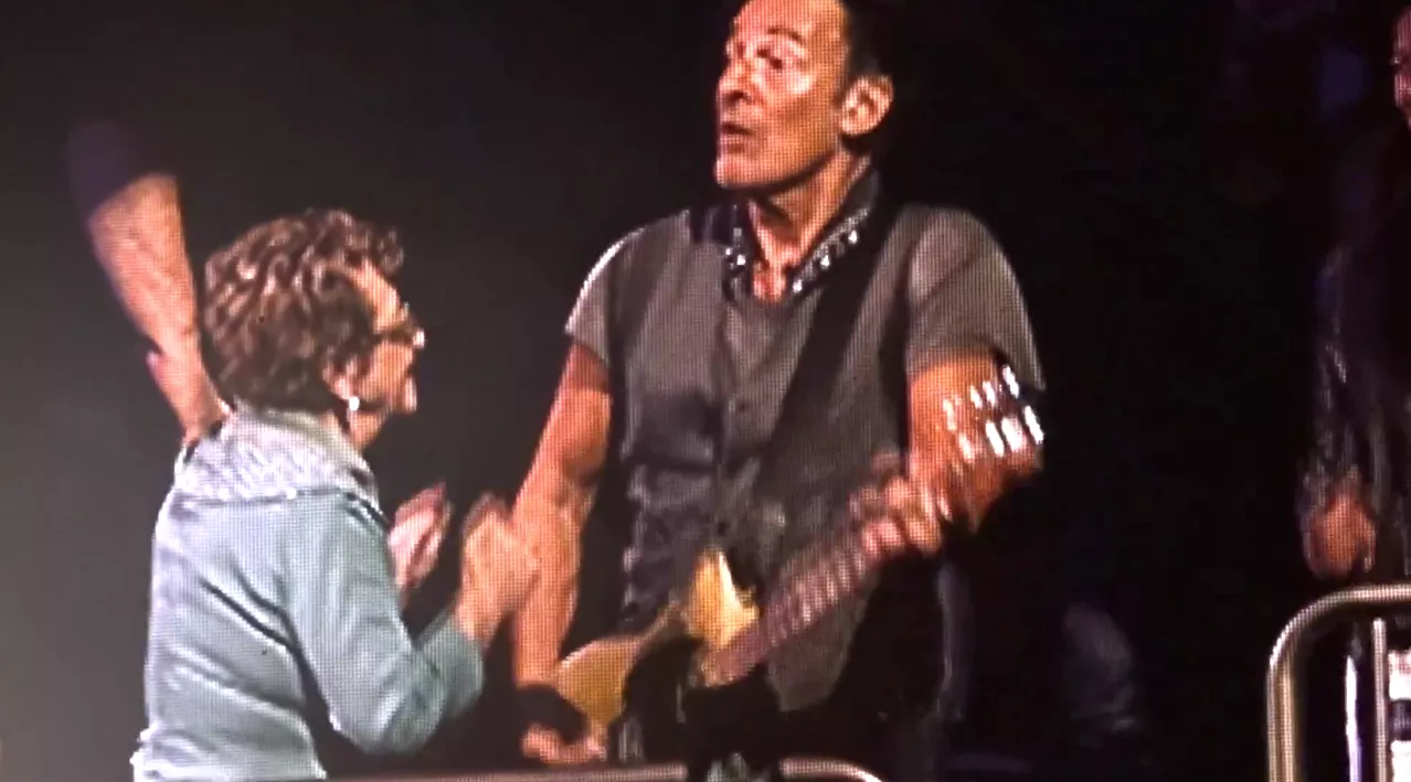 Video: Bruce Springsteen giver sin 90-årige mor en svingom