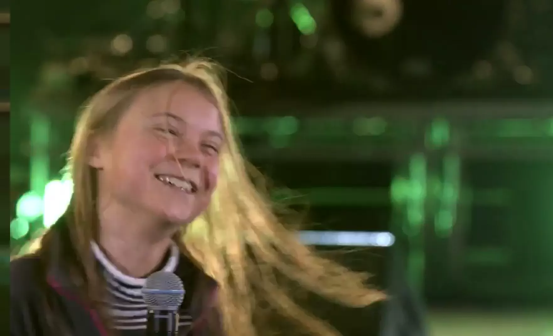 Greta Thunberg sjöng inför festivalpublik – "inte bara arga barn"