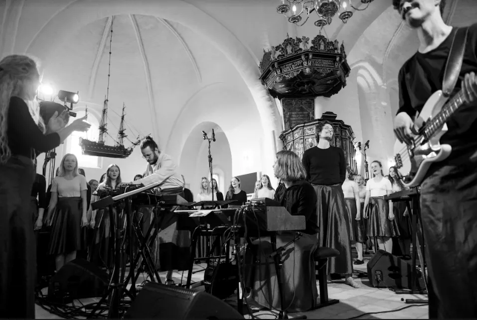 Efterklang giver koncerter med Sønderjysk Pigekor 