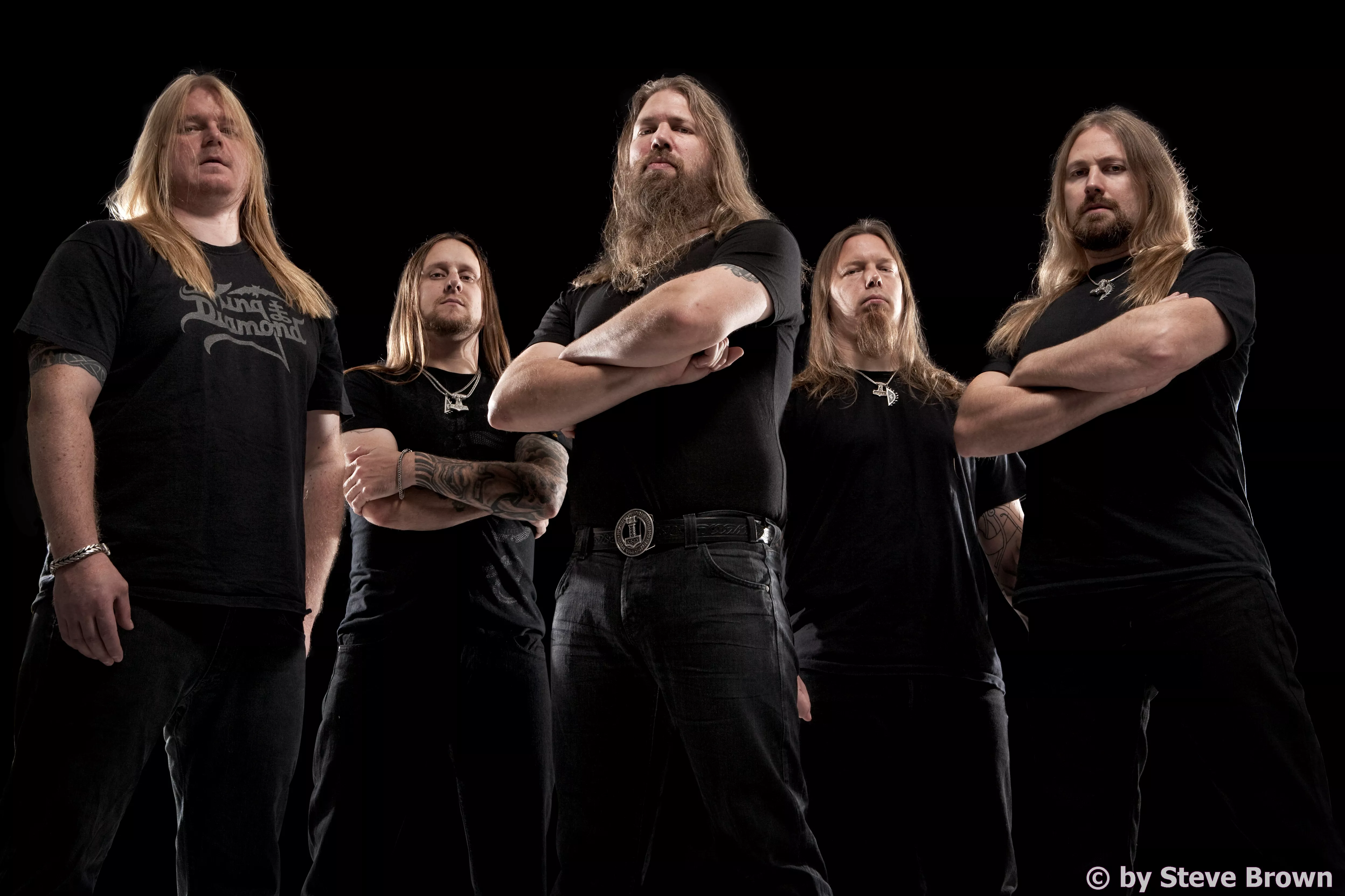 Amon Amarth signerer plader til deres danske fans