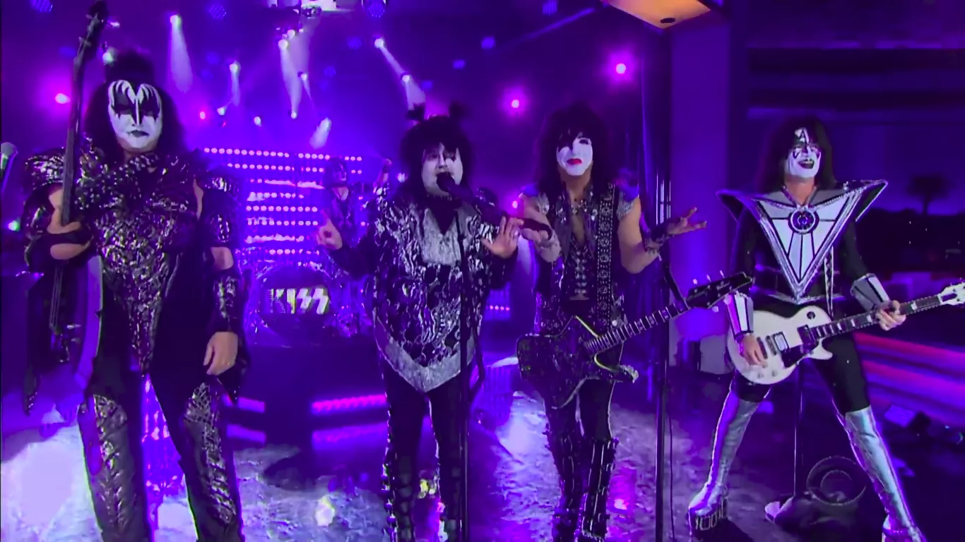 Komikern orkar inte "Rock All Nite" med Kiss
