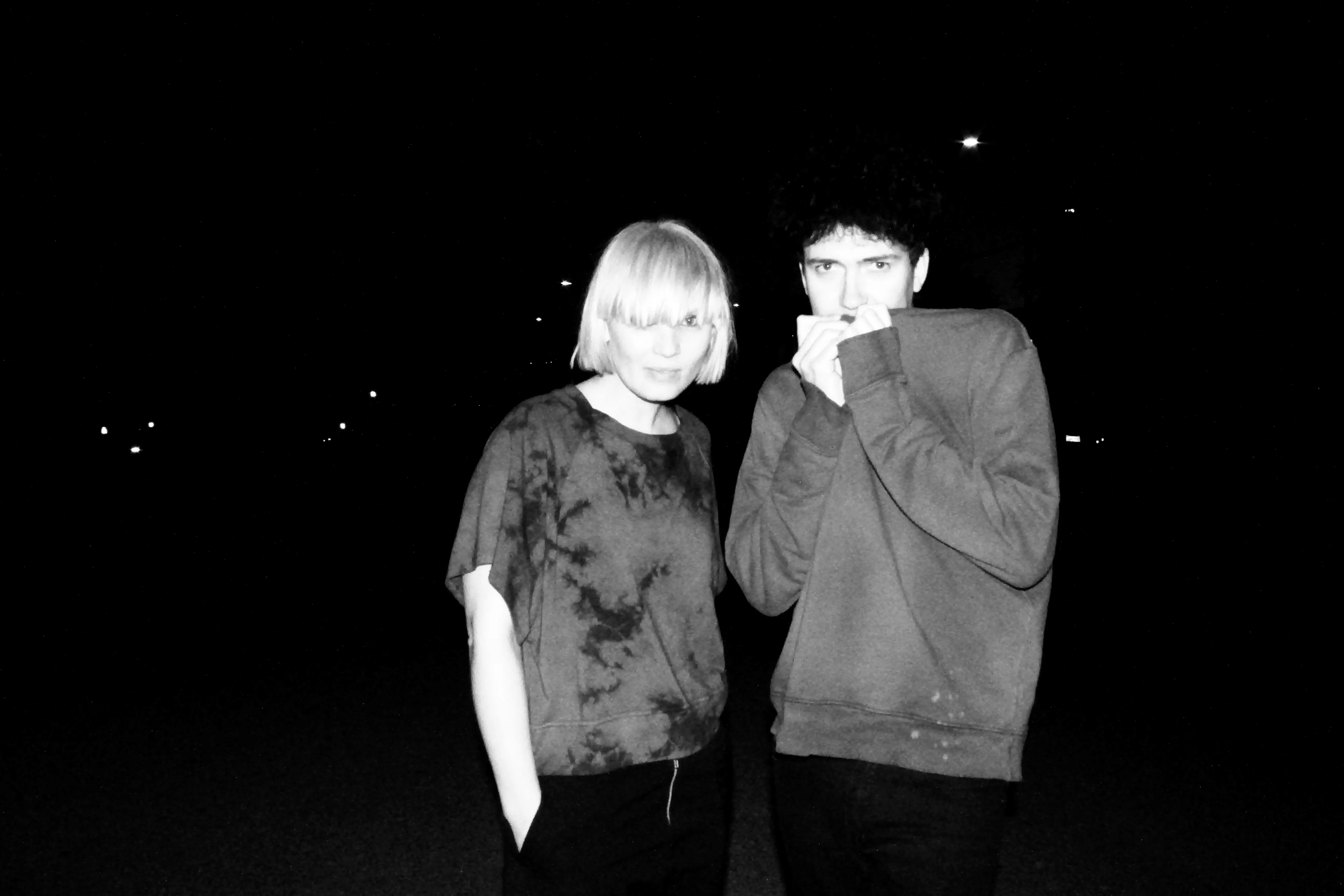 The Raveonettes: Raven In The Grave
