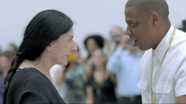 Performance-kunstner føler sig misbrugt af Jay-Z