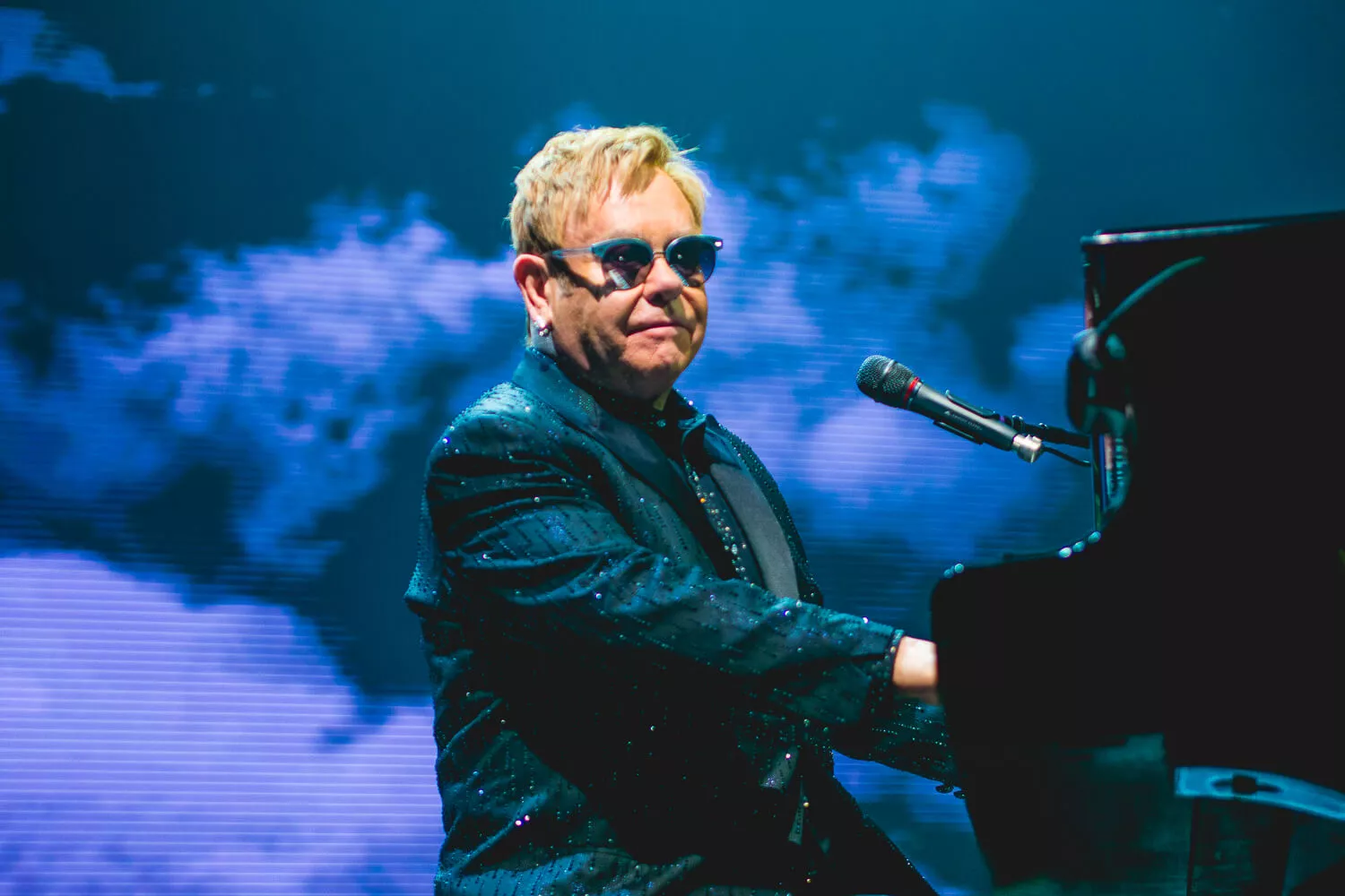 Elton John stormet av scenen i Las Vegas
