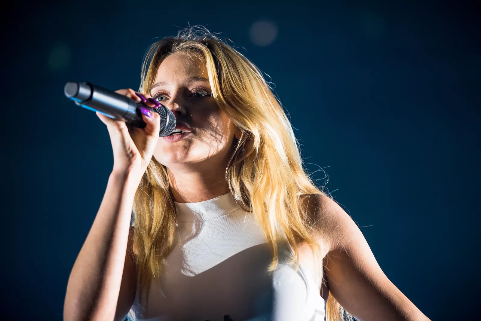 Zara Larsson skjuter fram albumsläpp – "jag har känt mig rätt borta i skapandet"
