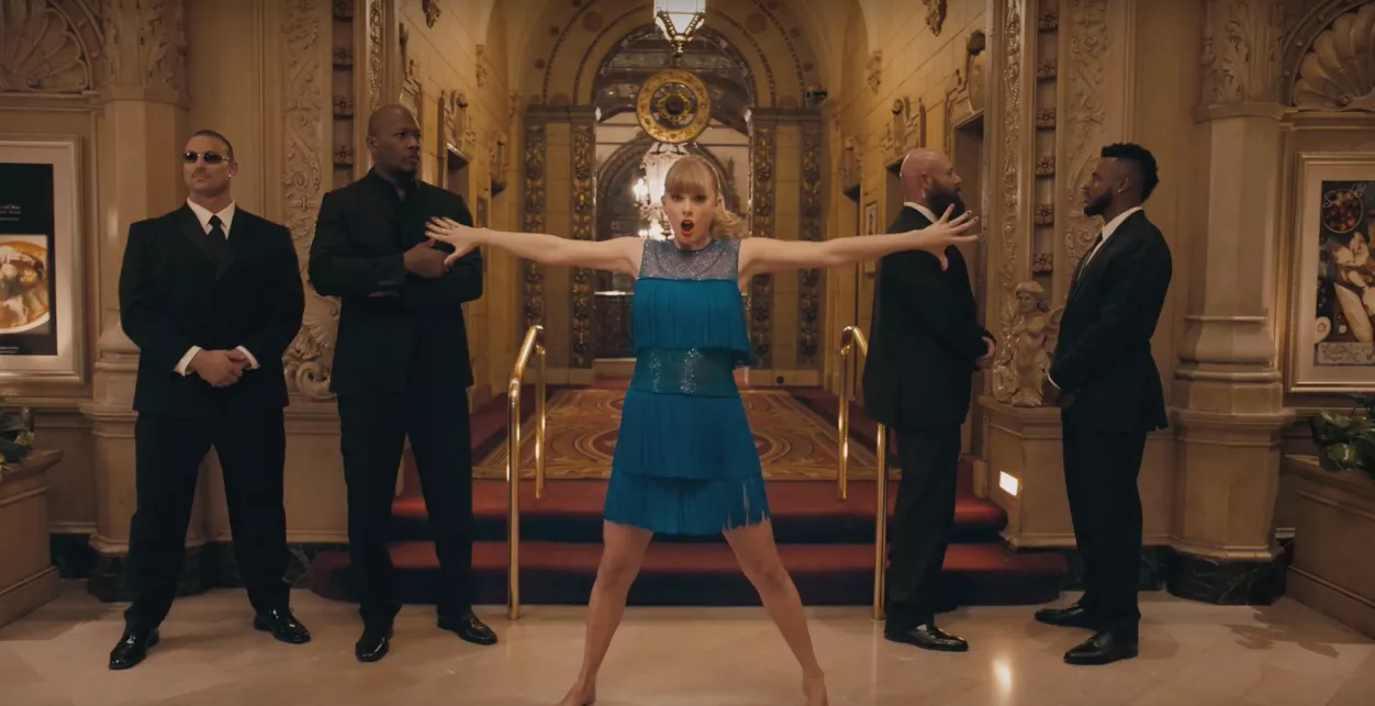 Se Taylor Swift danse sig gennem ny musikvideo 