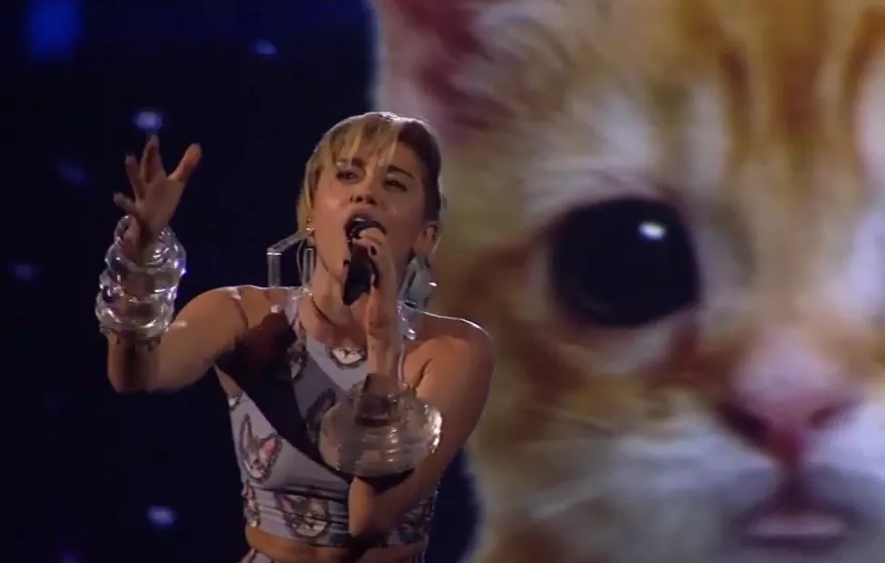 Miley Cyrus stjal billedet til American Music Awards
