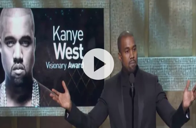 Se Kanye West holde intens tale om racisme