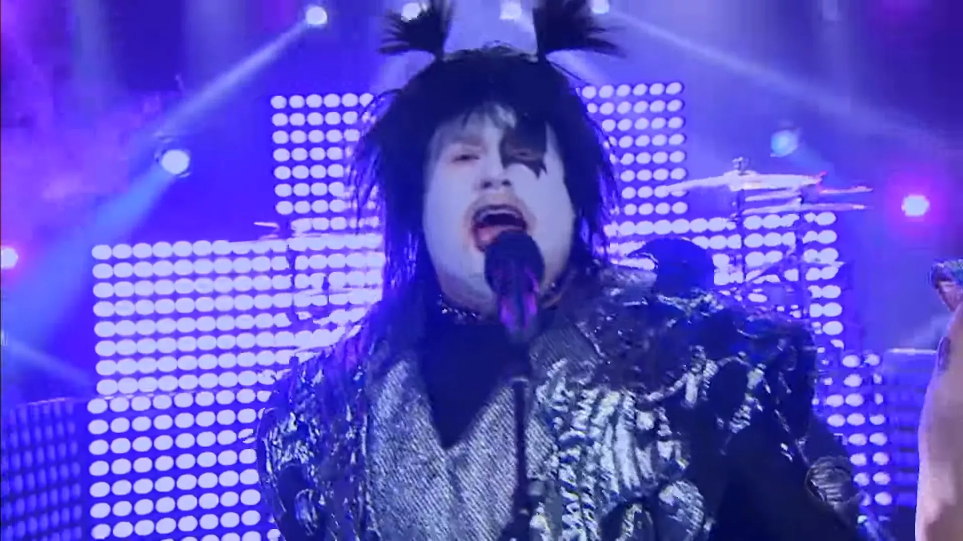 VIDEO: Corden orker ikke at "Rocke All Night" med Kiss