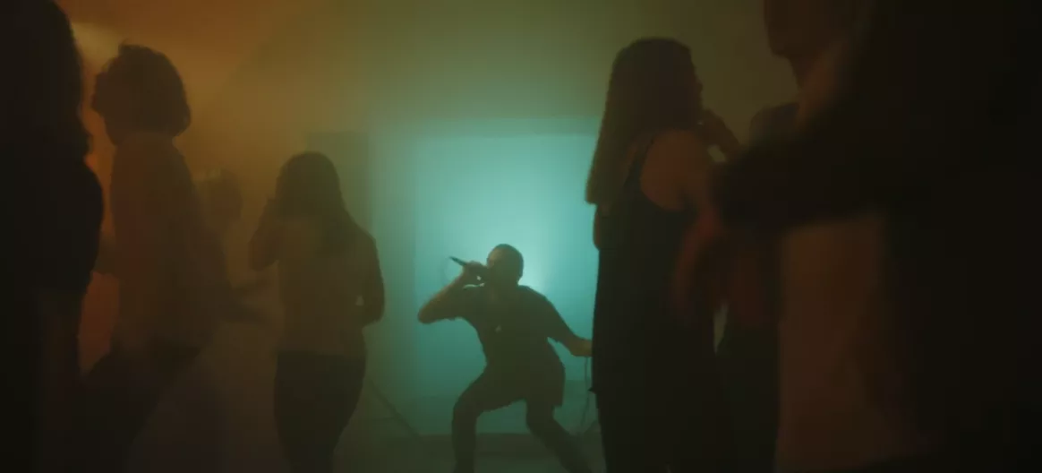 Se Alex Vargas’ stemningsfulde musikvideo til "Inclosure"