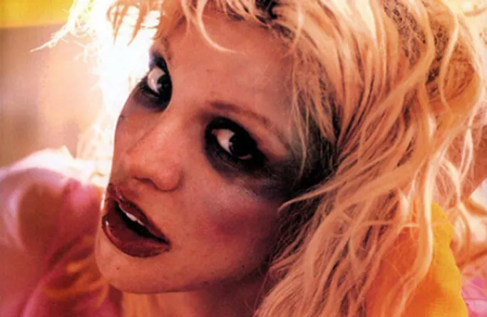 Courtney Love truer Kurt Cobain-dokumentarist med sagsanlæg