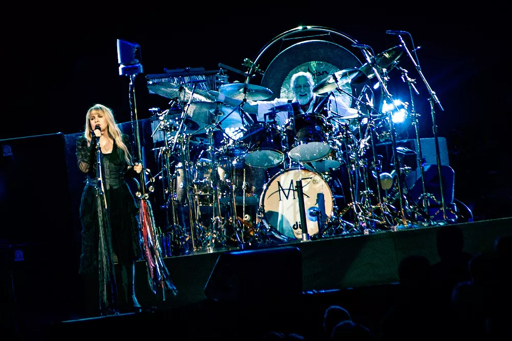 Fleetwood Mac spiller inn plate med Christine McVie