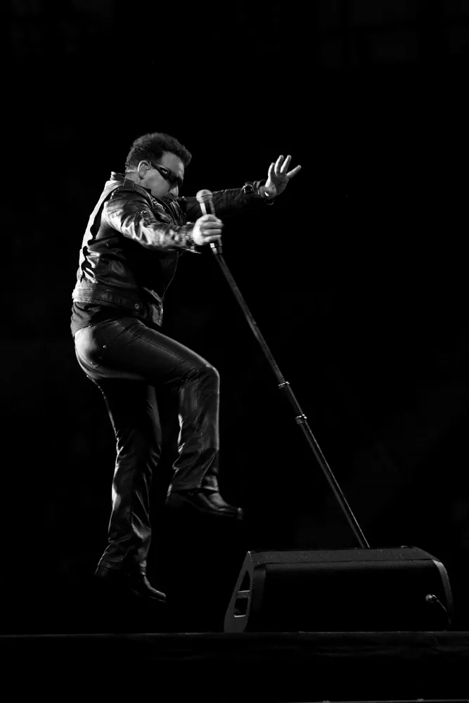 U2 indspiller med Danger Mouse