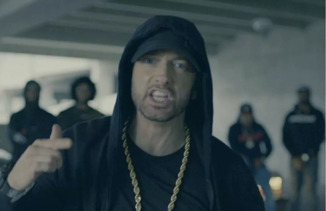 Eminem flekser formen på Coachella