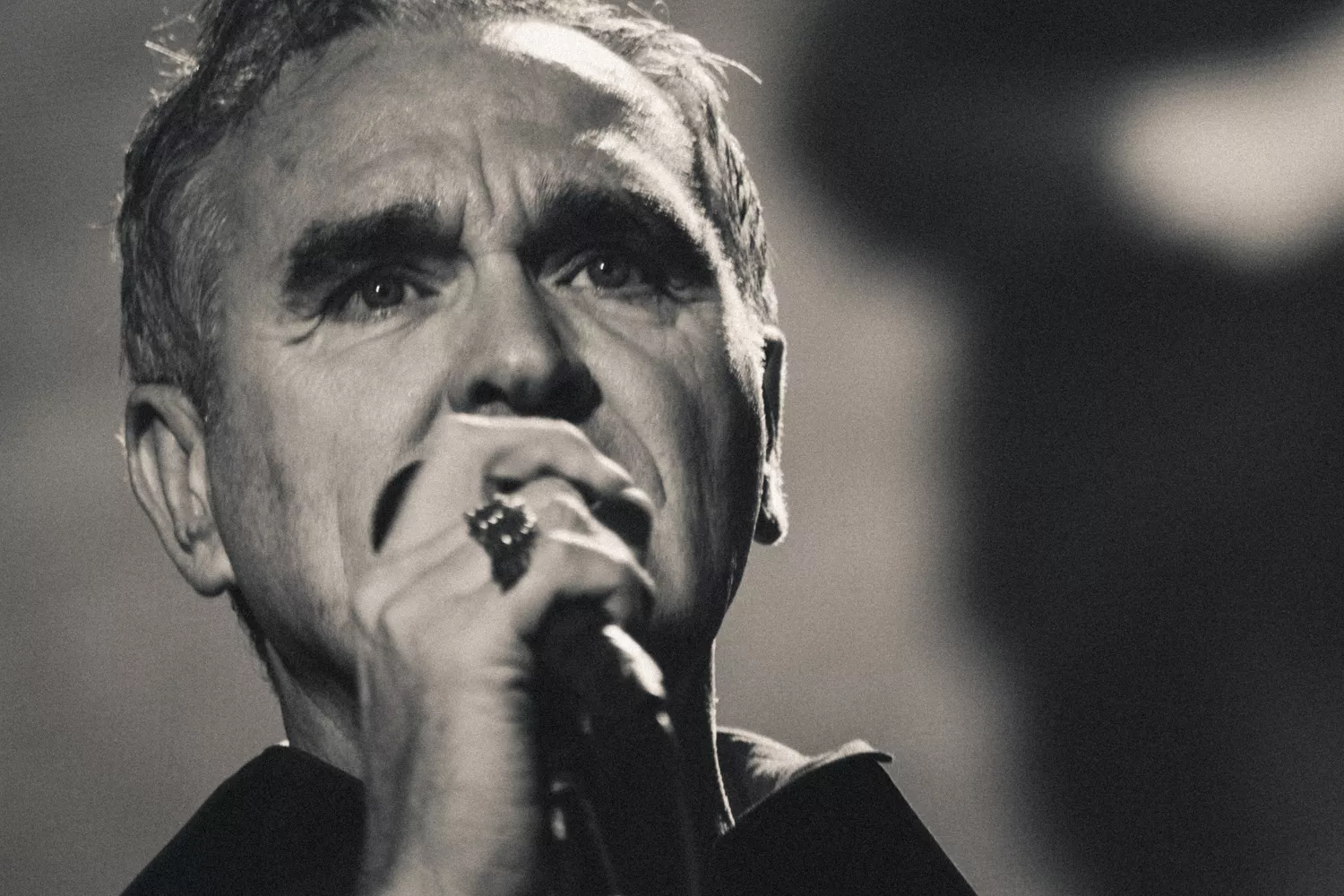 Morrissey udtaler sig om terrorangrebet i Manchester – og kritiserer politikere