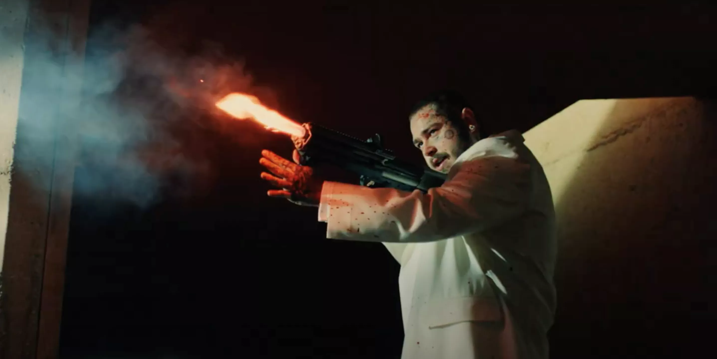 VIDEO: Se Post Malone og The Weeknd kæmpe i blodigt skyderi