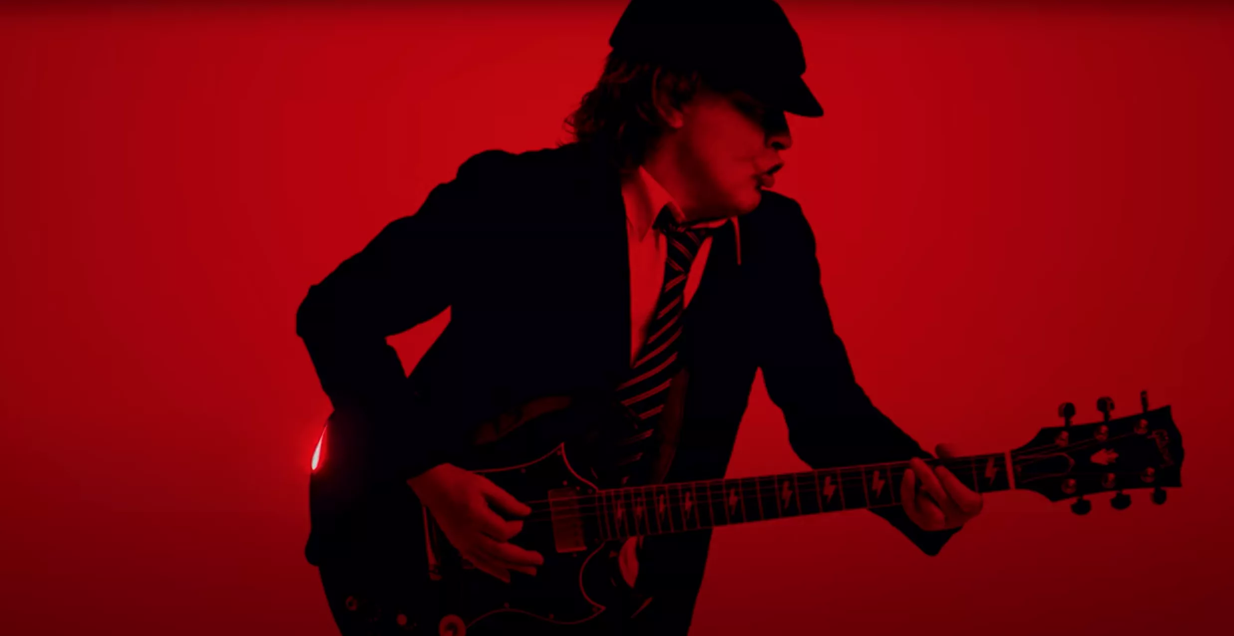 Se AC/DC's video til comeback-singlen "Shot in the Dark"