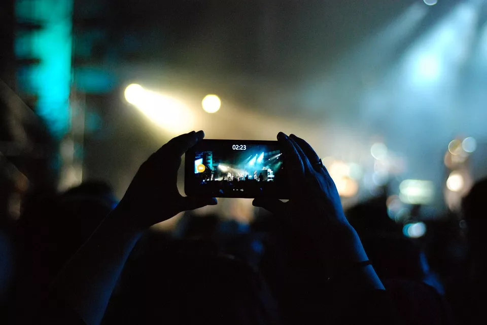 Festival forbyder mobiler under koncerter