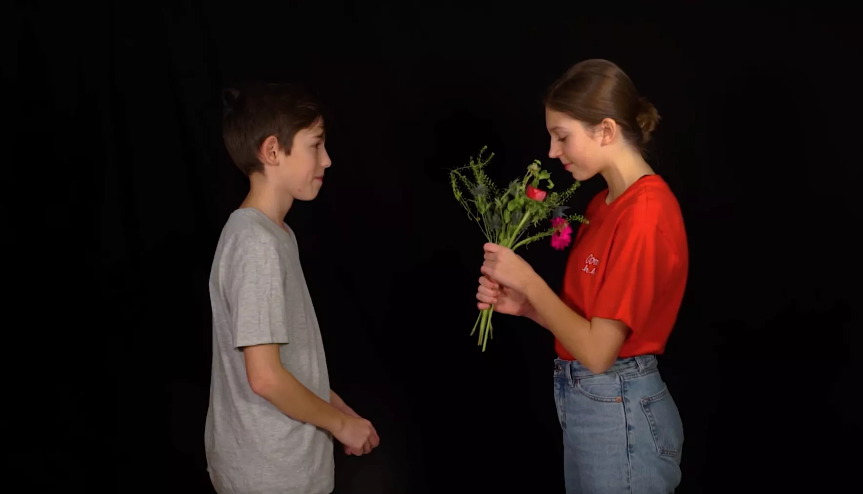 VIDEO: Mellemblond hylder kærligheden i tre generationer