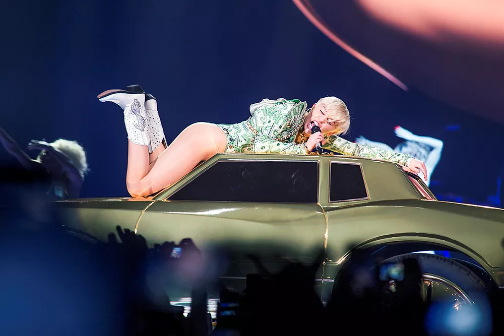 Fotoserie: Miley Cyrus kørte den ind i Stockholm