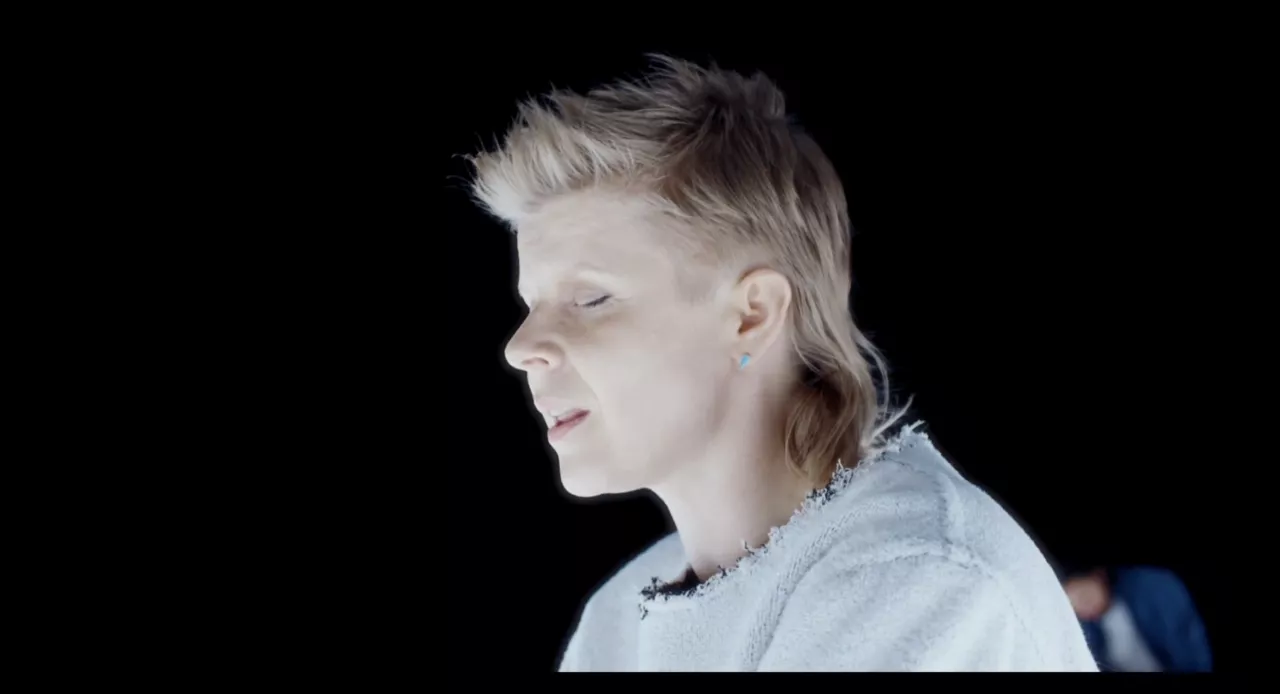 Videonyhed: Röyksopp og Robyn i rummet