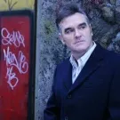 Morrissey udskyder album