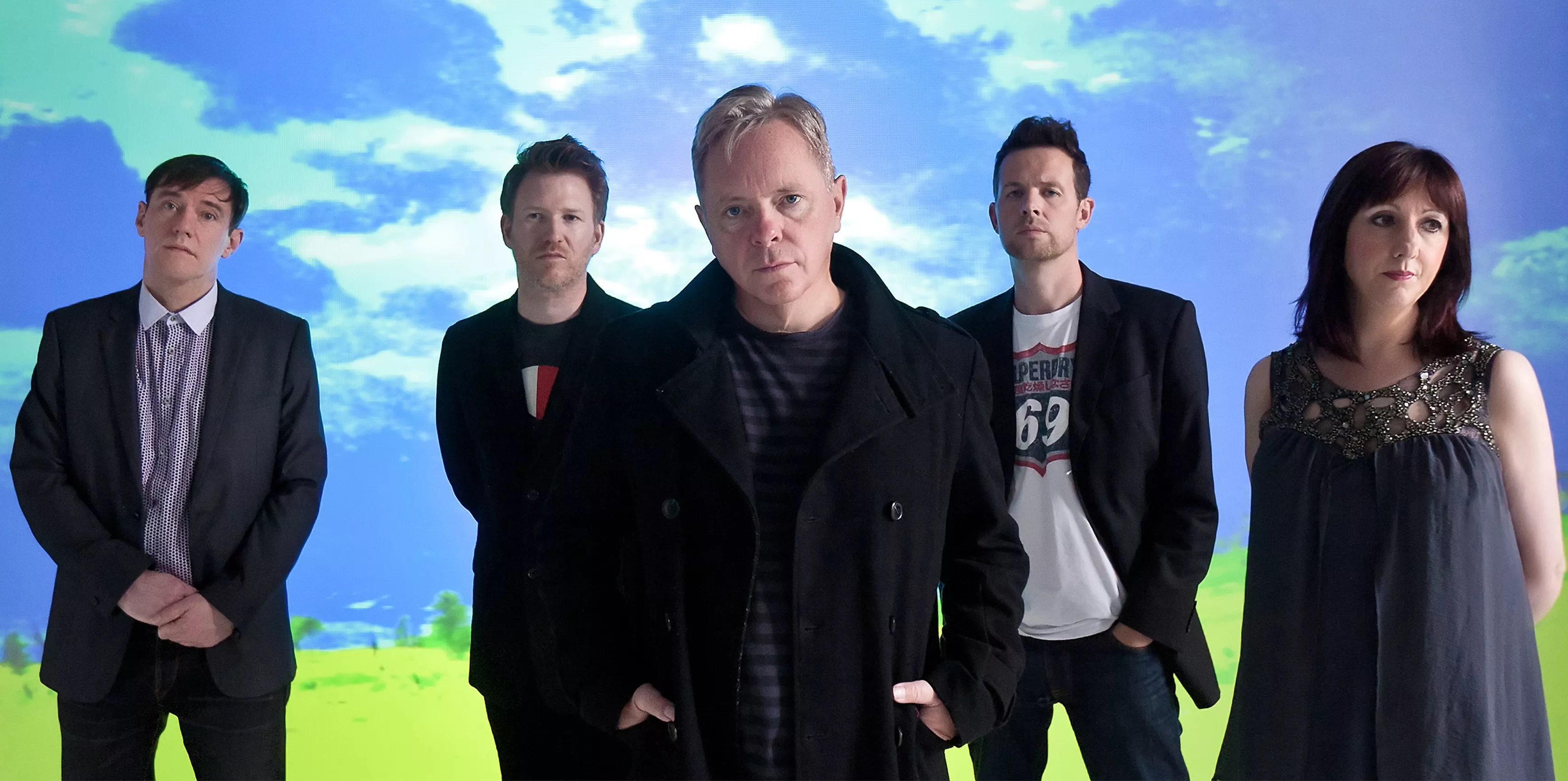 Lyt: New Order udgiver ny sang efter ti år