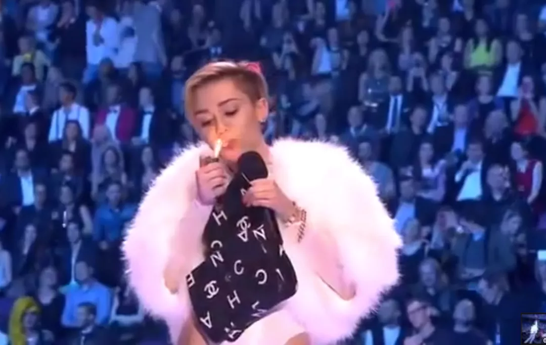 MTV EMA: Miley rystede røven igen