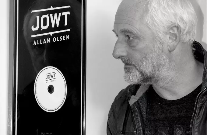 Allan Olsen sætter platinplade på Movember-auktion