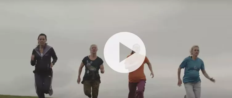 Júníus Meyvant tilbage til Danmark i 2017 – og klar med video med gravide yogakvinder på flugt fra nærgående lærer