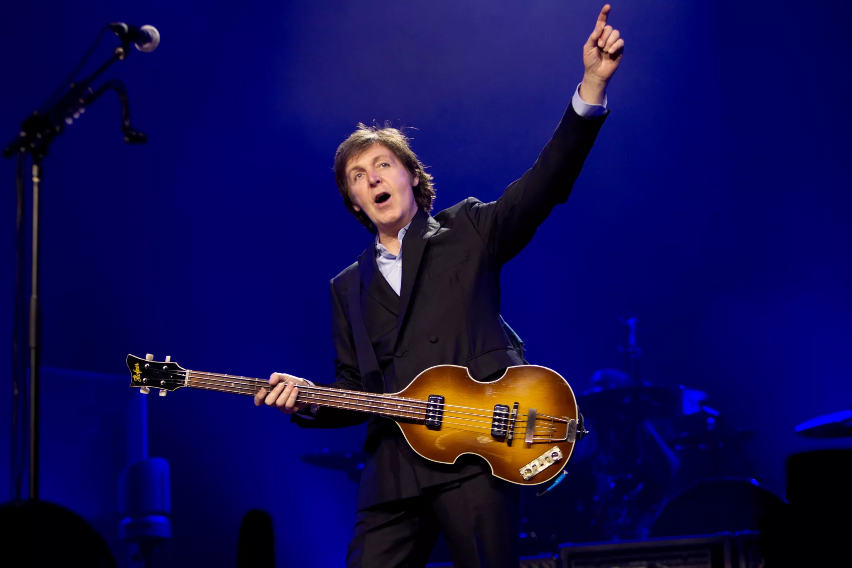 Paul McCartney spiller gammel Beatles-sang live for første gang