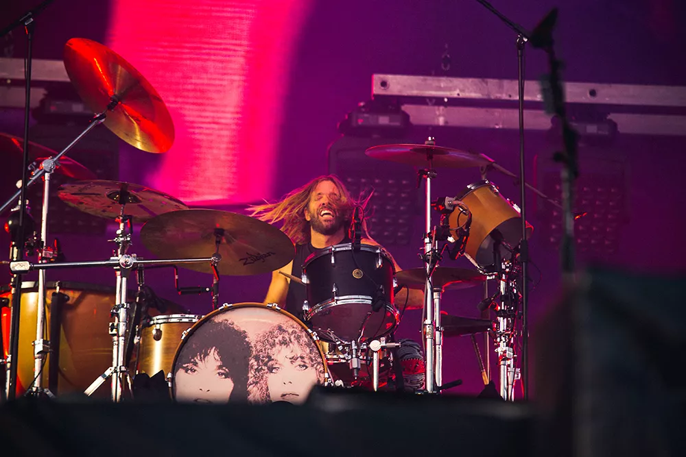 KARANTÆNE-AKTIVITET: Taylor Hawkins fra Foo Fighters giver trommeundervisning