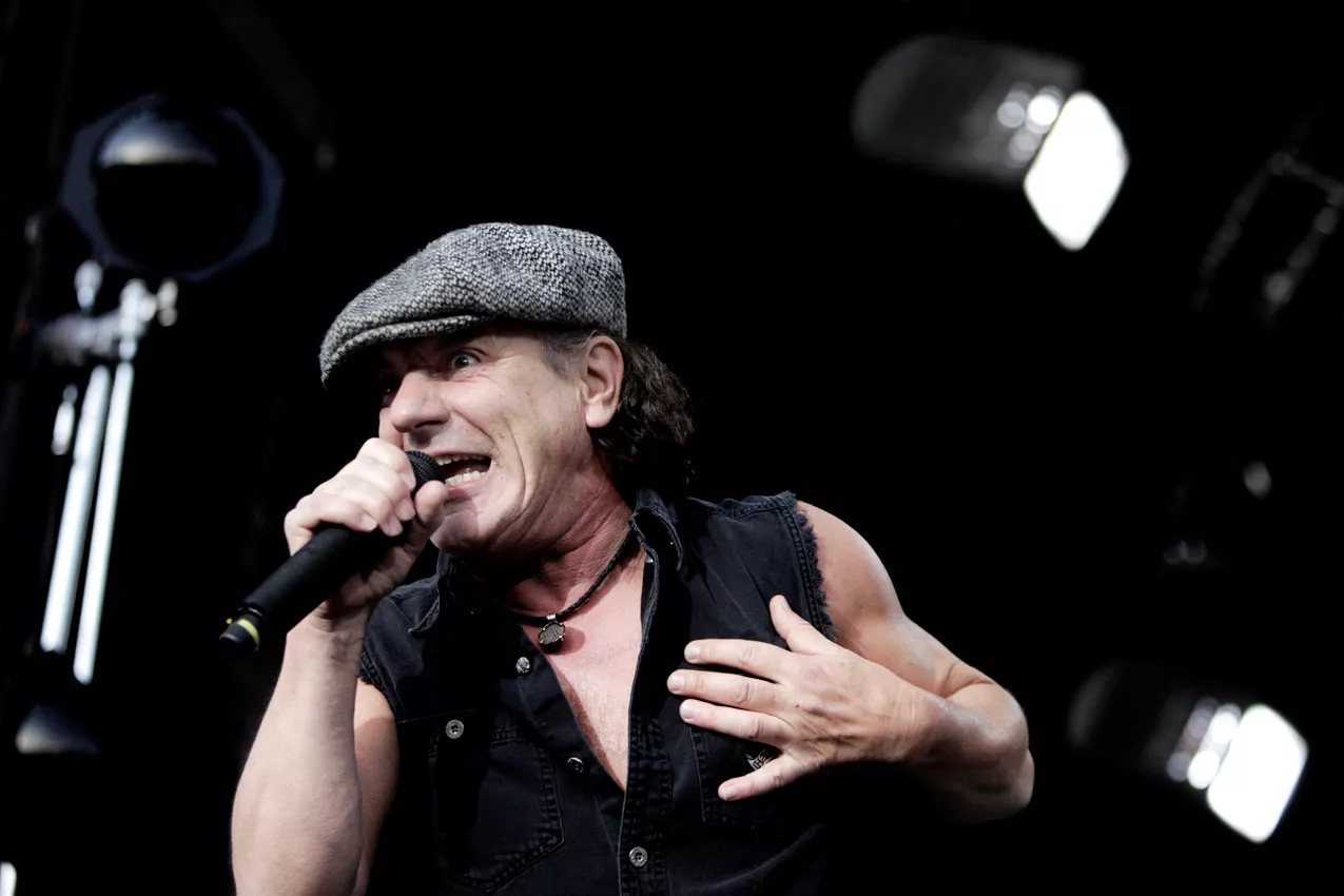 AC/DC offentliggør nyt album – guitarist stopper