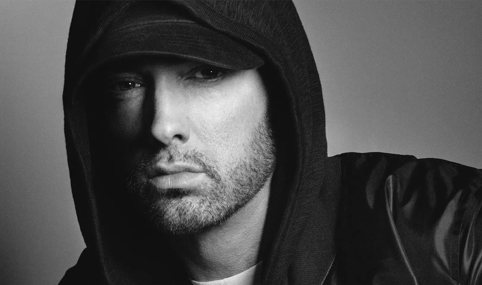 Eminem svarer igen på kritik for brug af skudlyde