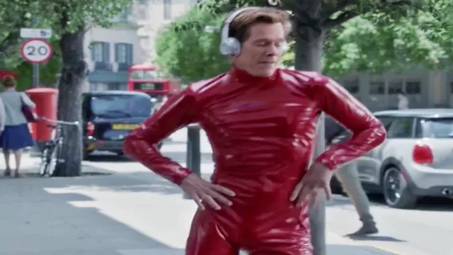 Kevin Bacon imiterer Britney Spears i ny reklame for Apple Music