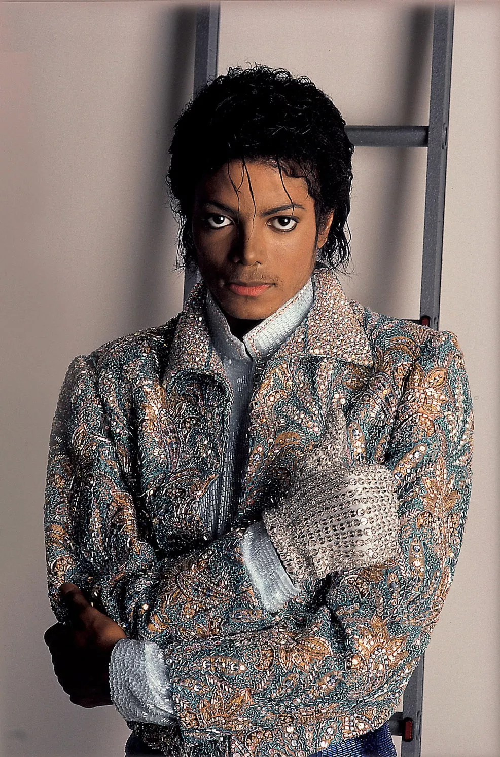 Hør ny, gammel Michael Jackson-låt og se Usher danse til den
