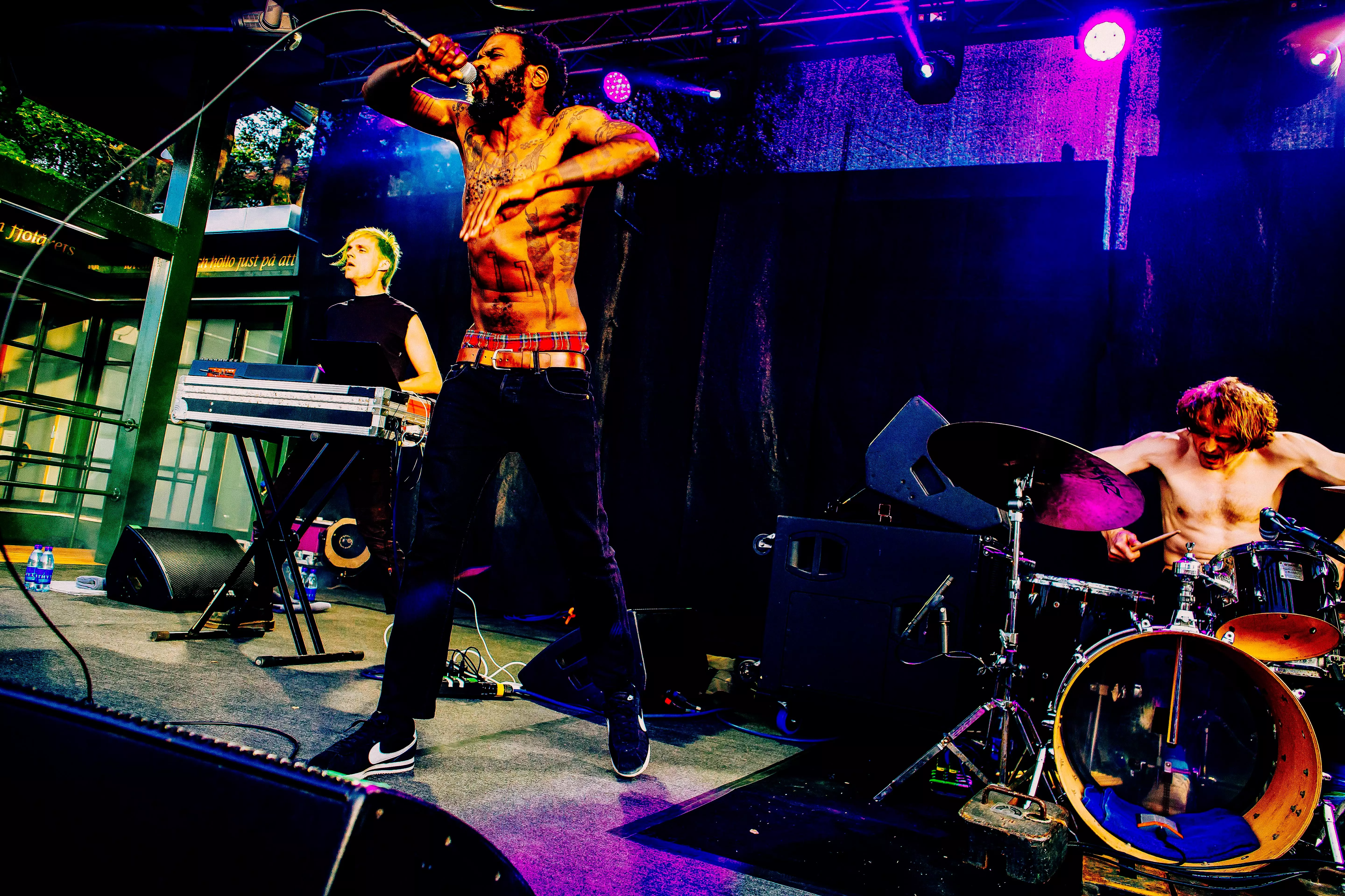 Mosebacketerassen, Stockholm - Death Grips