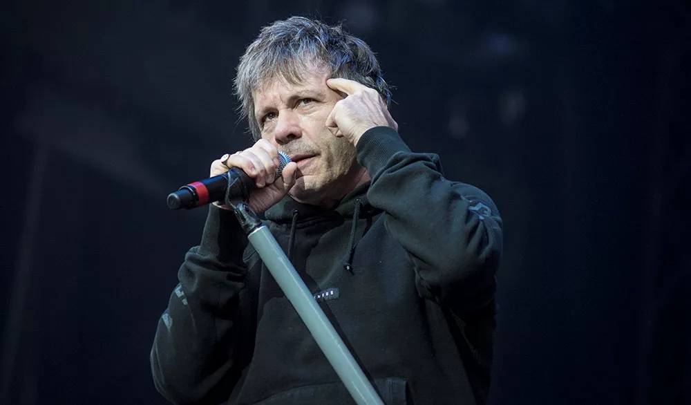 Iron Maiden-frontaren till Sverige med specialshow