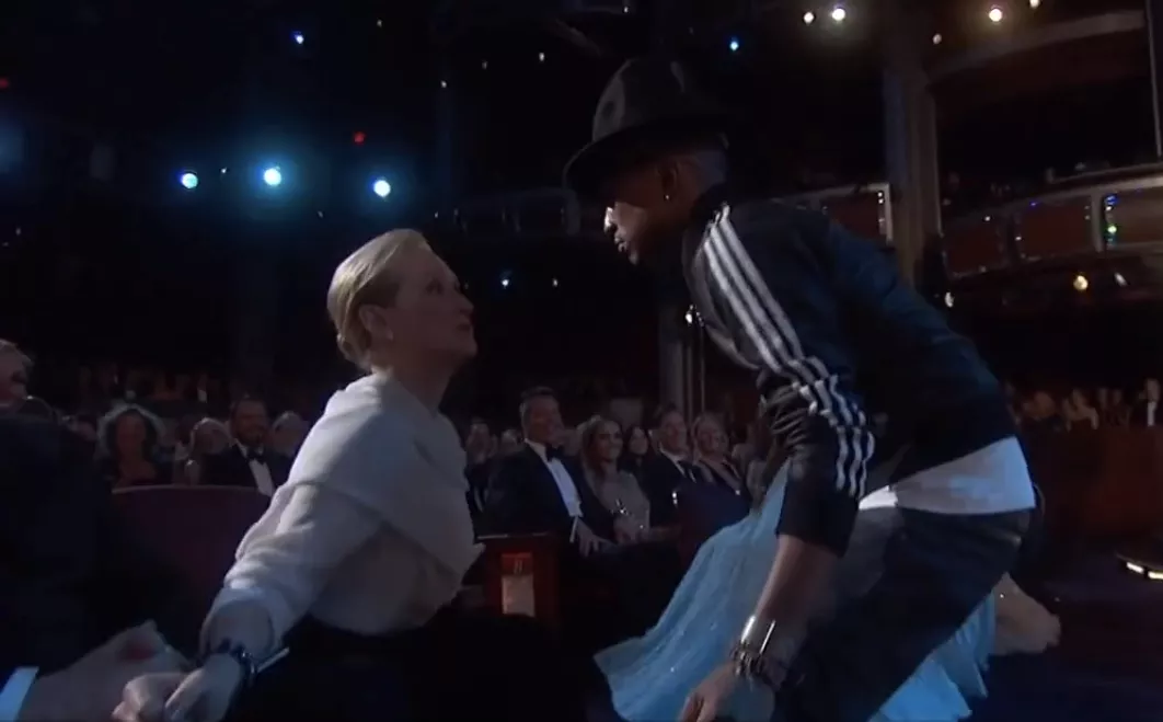 Se Pharrell, U2 og Karen O optræde til Oscar-showet