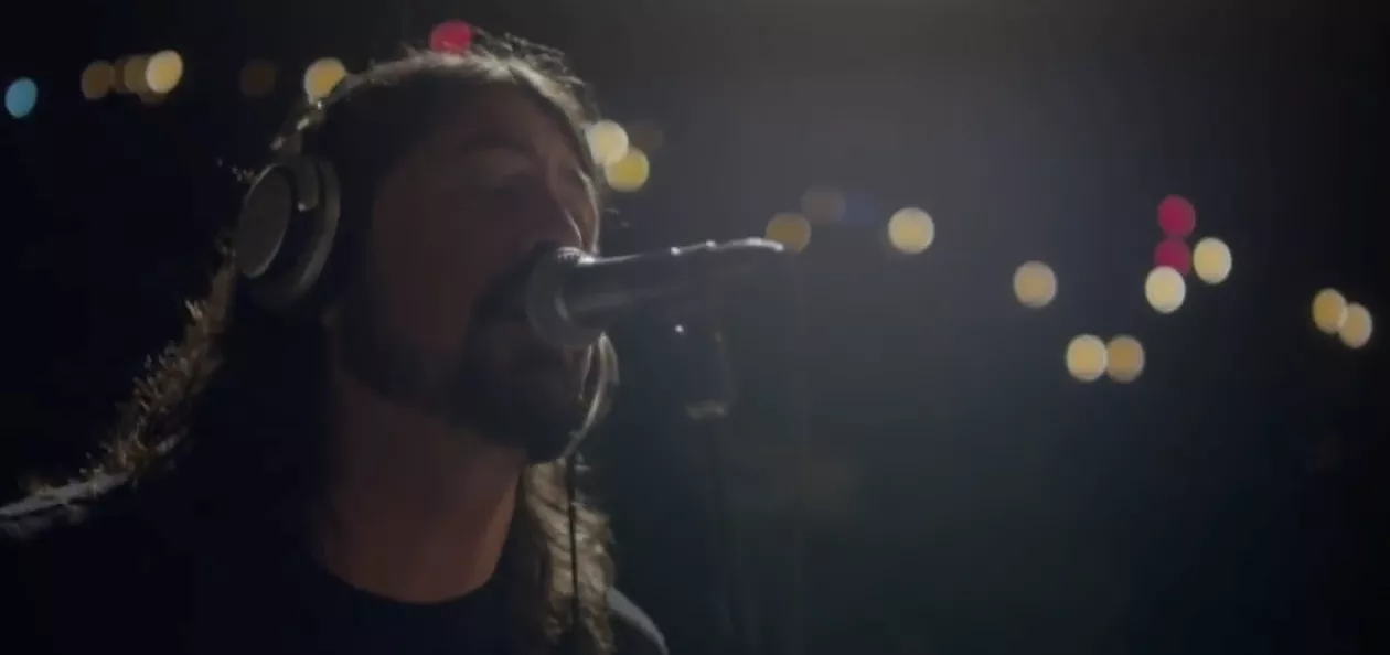 Se Foo Fighters gå i kødet på rock-klassiker