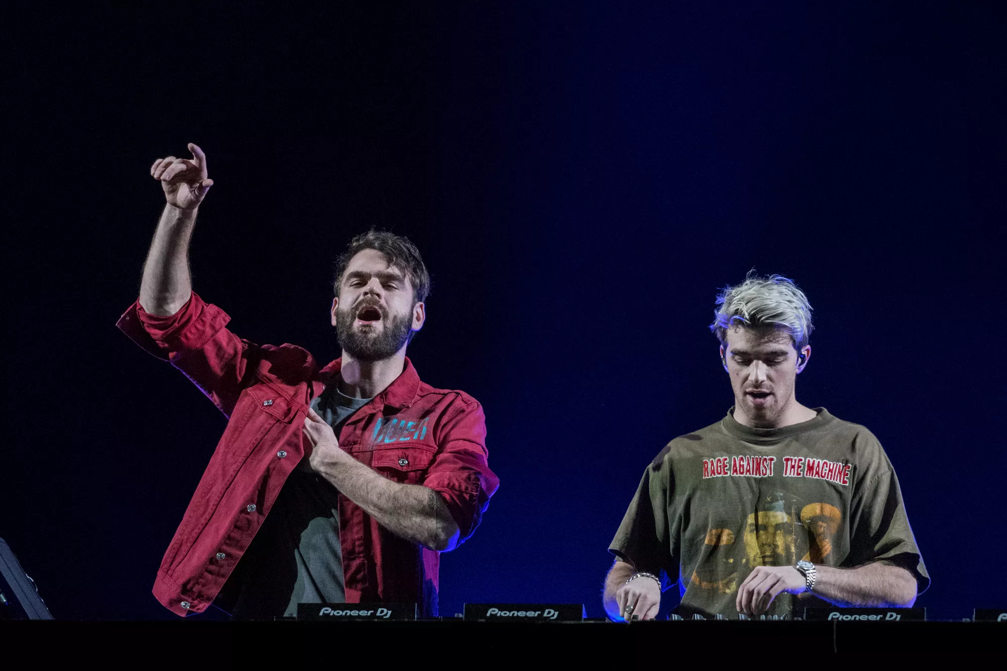 Chainsmokers-drive-in-koncert møder hård kritik – folk holdt ikke afstand