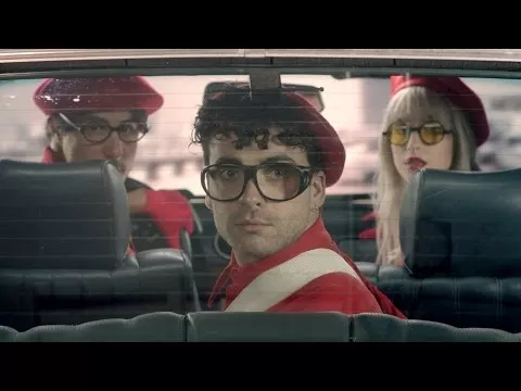 Ny single og rødklædt video fra Paramore