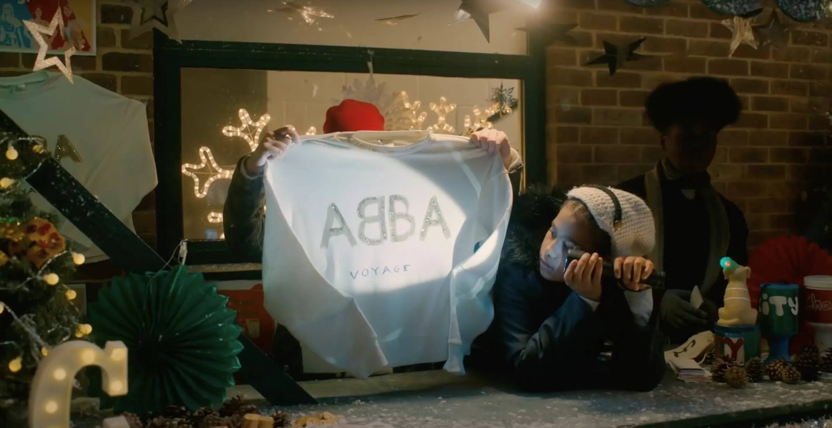 VIDEO: ABBA deler video til deres første julesingle nogensinde