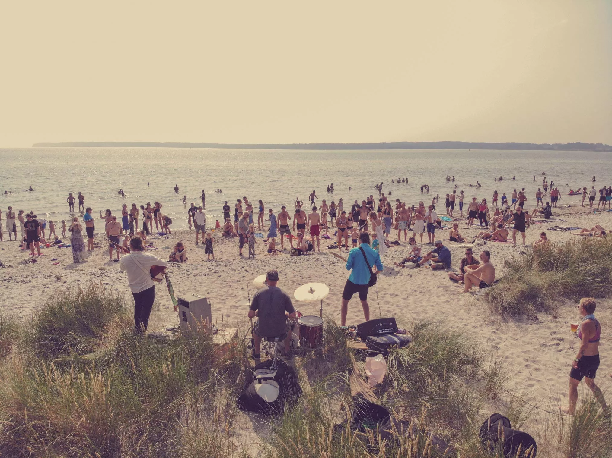 Sensommer-festival ved stranden på Møn 