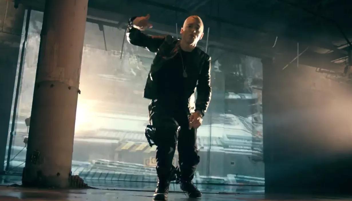 Se Eminem flyve og gå på vandet