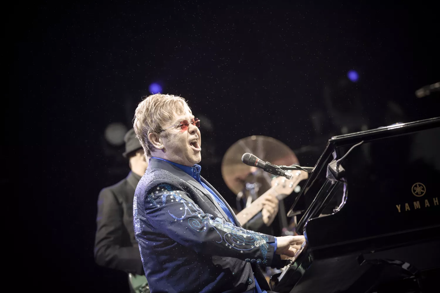 Elton John udskyder alle koncerter