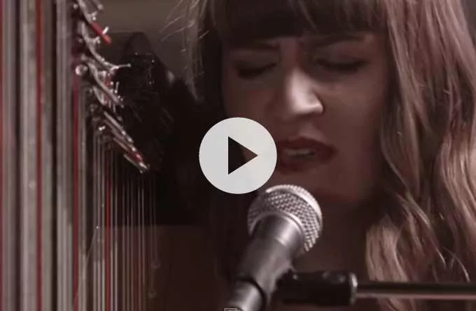 Video: Se Taylor Swift udsat for smuk harpe-fortolkning